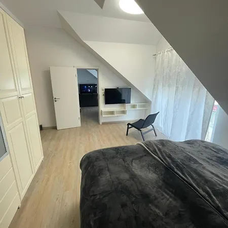 Gemuetliches In - Zentrale Lage Mit Top-anbindung *